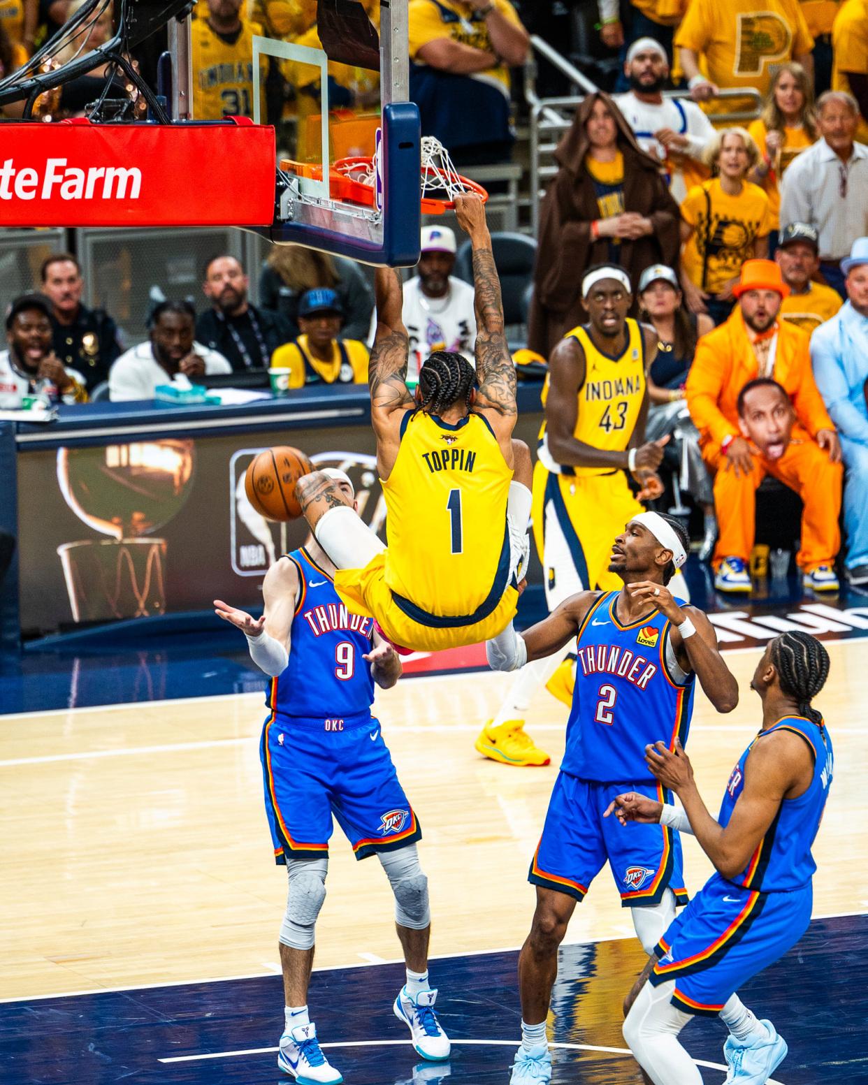 丹佛掘金训练开放日，冲刺阶段篮板制胜引欢呼，欧篮联在即，年轻球员得到机会的简单介绍